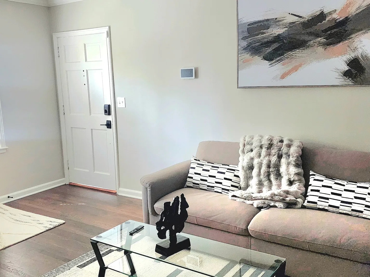 2 bed, 810 sqft, $1,900 — Photo 4