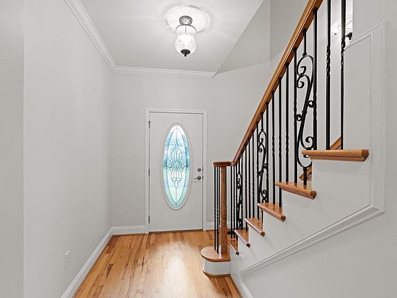 4th image of 5 Manorwood Ct