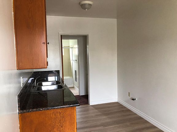 5th image of 212 W Cypress St #0