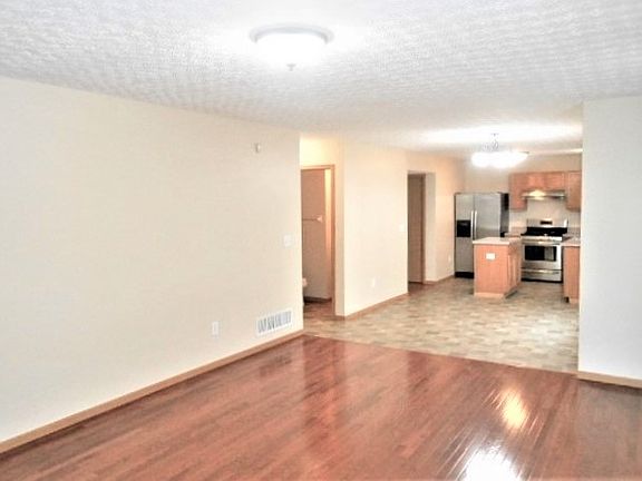 3rd image of 330 Wheatfield Dr