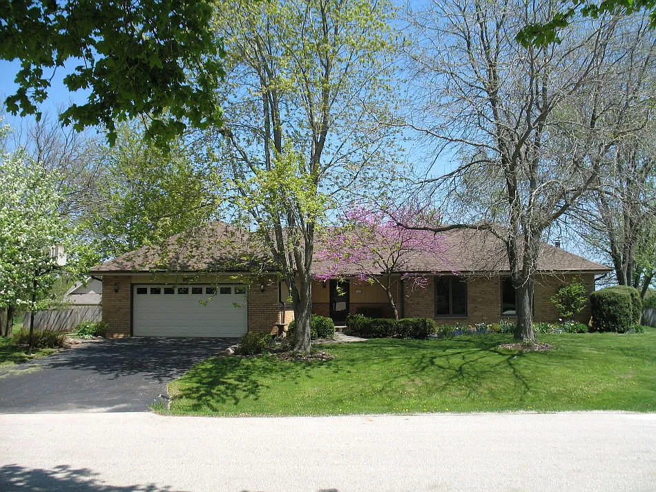 1715 Red Coat Dr photo 1