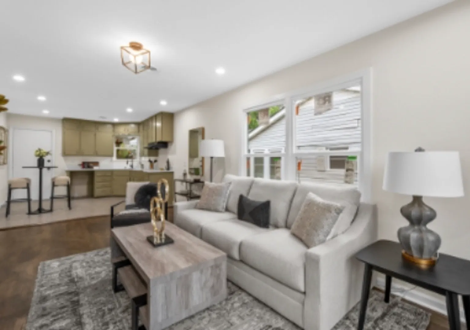Remodeled 3 Bed 1.5 Bath For Lease! — Photo 3
