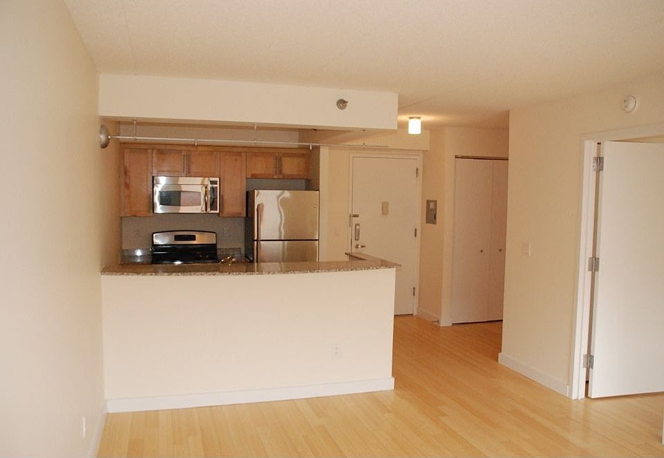 1st image of 516 W 47th St APT S6e