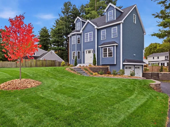11 Hutchins Cir, Lynnfield, MA 01940