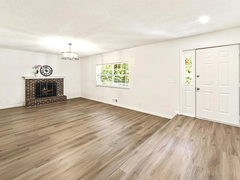 3125 Sharon Ln — Photo 8