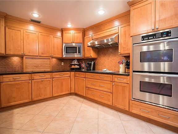 5th image of 1059 Sable Ct NE