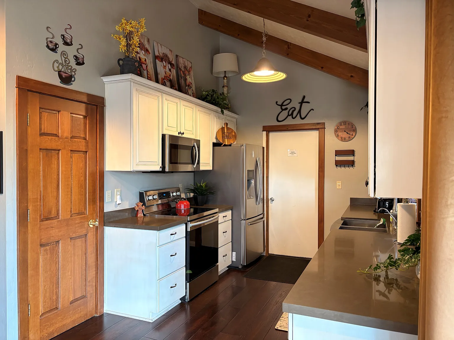 BC1718-499 Karen Drive - 1 — Photo 4