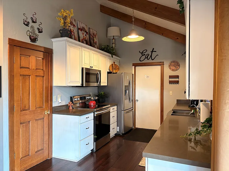499 Karen Dr — Photo 4