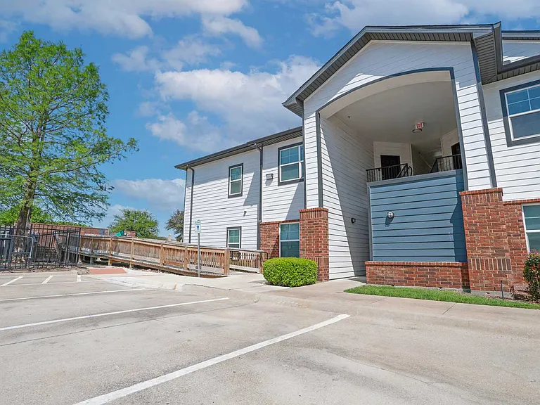 Worthington Point Apartments — Photo 24