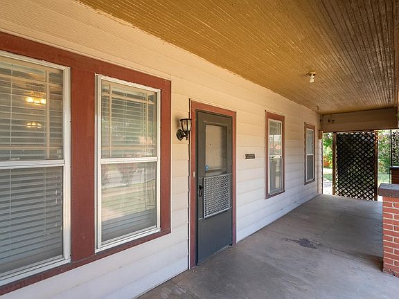 3rd image of 2041 Swenson St