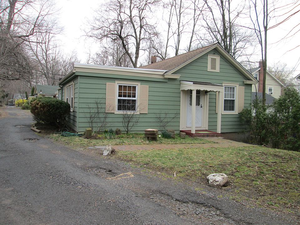 1st image of 149 W Montrose Ave