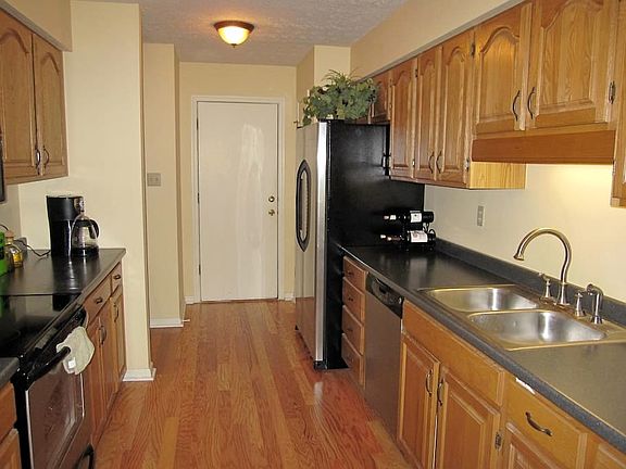 3rd image of 8613 Old Carriage Ct