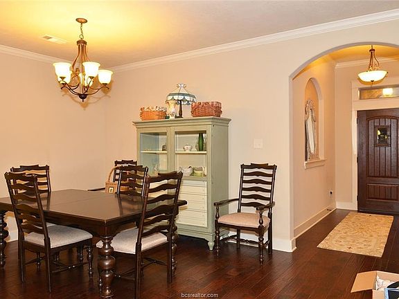 2nd image of 2208 Ironwood Dr
