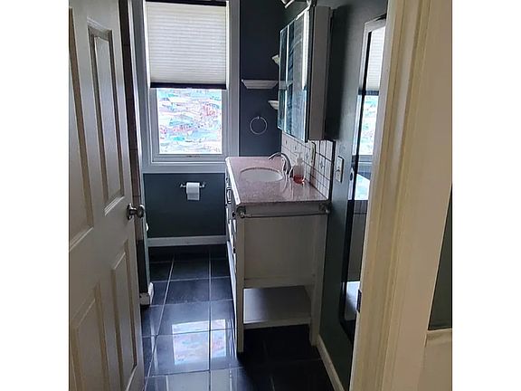 5th image of 44 Woodside Ave #3