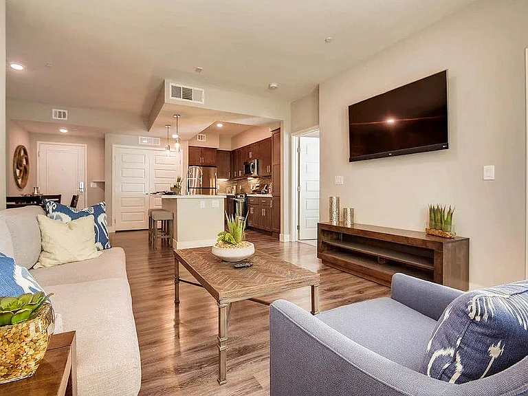 The Mercer — Photo 12