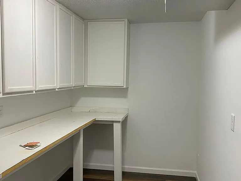 883 Roanoke Dr — Photo 11