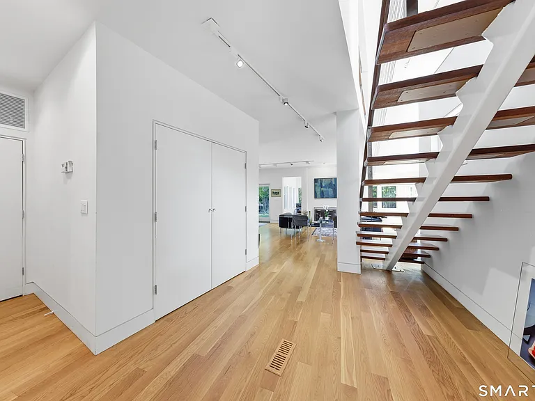 51 Maple Ave S — Photo 10