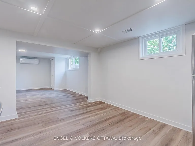 896 Pinewood Cres #3 — Photo 21