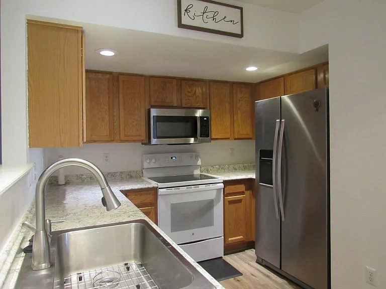 3463 Applegate Dr — Photo 2