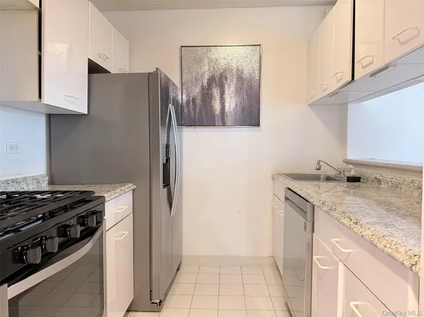 2 S End Avenue #3W, New York (Manhattan), NY 10280