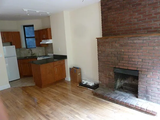 Rented by Chartwell Manhattan Realty | media 25
