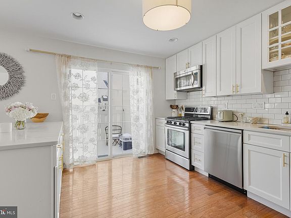 4th image of 16 Granite Ln #8