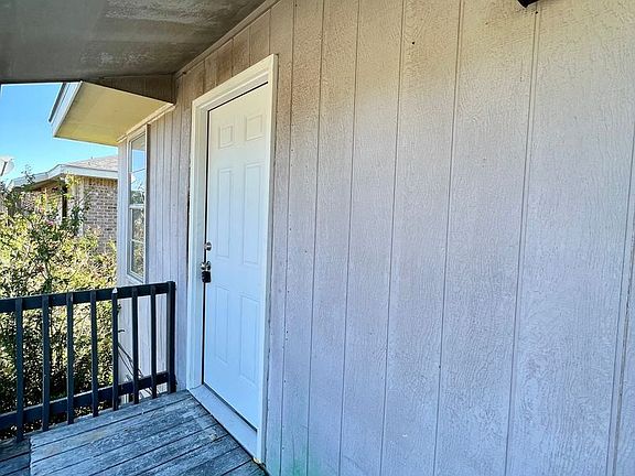 2nd image of 302 Vieux Orleans Cir #C