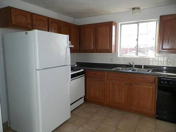 5th image of 18 Bel Air Dr Floor 1