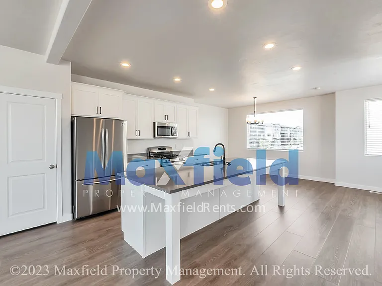 721 W Crystal Creek Rd — Photo 18