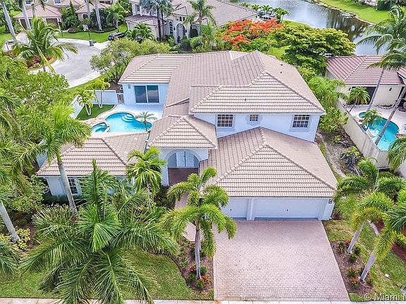 3rd image of 2532 Montclaire Cir #0