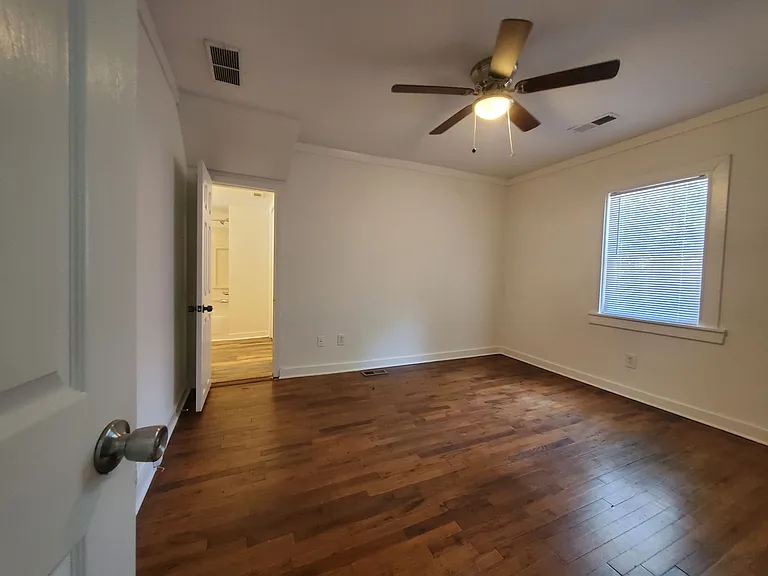 2577 Eastwood Dr — Photo 10