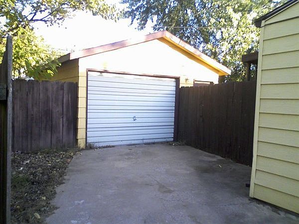 Detached Garage