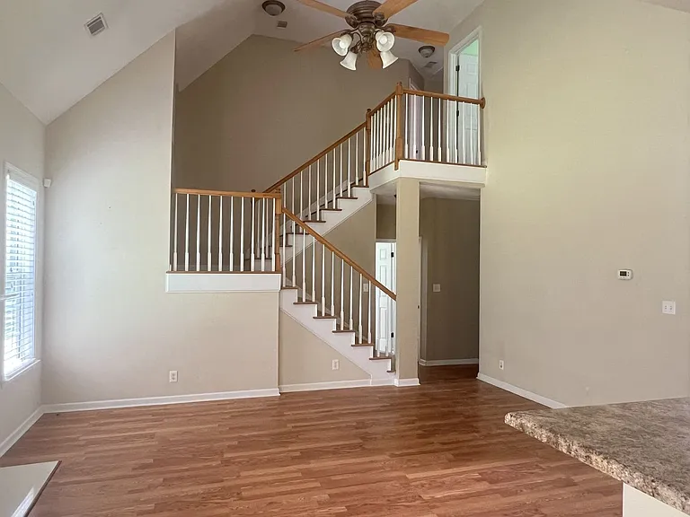 136 Joycliff Cir — Photo 4