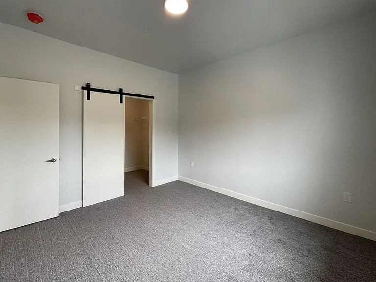 29 Flats — Photo 77