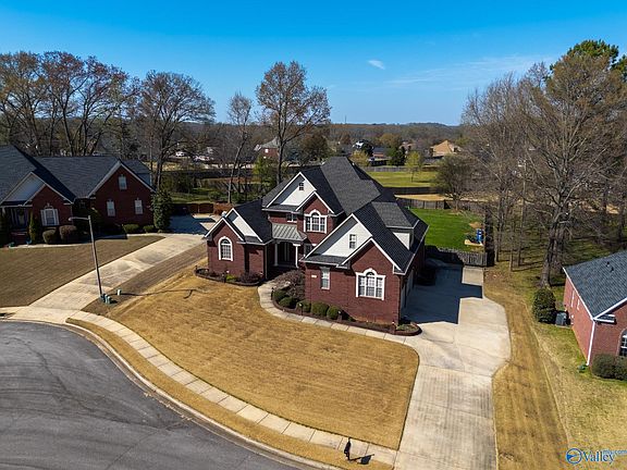 5th image of 262 Twin Lakes Dr