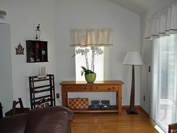 5th image of 236 Greenview Dr