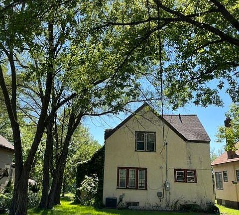2nd image of 504 Riverside Dr SE