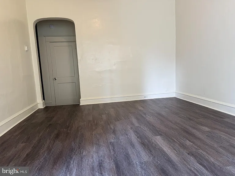 244 S Fairview Ave — Photo 3