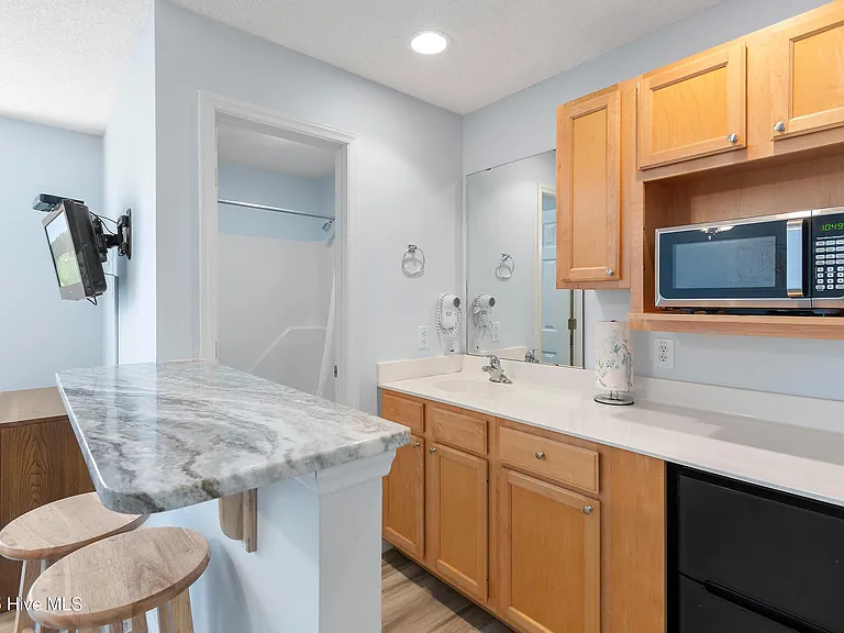 3350 Club Villas Dr #101 — Photo 5