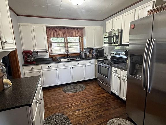 5th image of 215 W Chestnut St