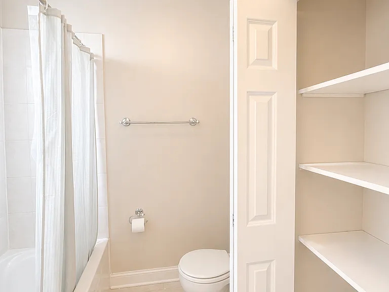 6815 N Lakewood Ave #2N — Photo 12