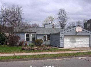 8 Eastlake Dr, Middletown, CT 06457