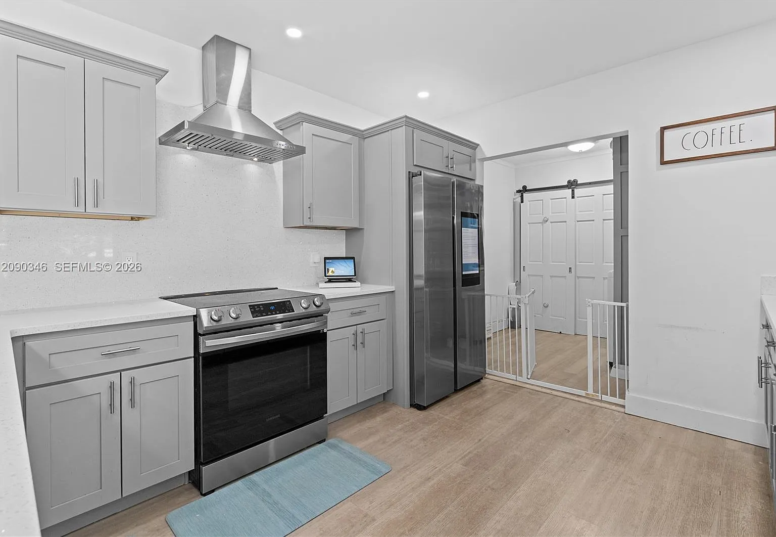 4 bed, 2.0 bath, 1945 sqft, $6,500 — Photo 2