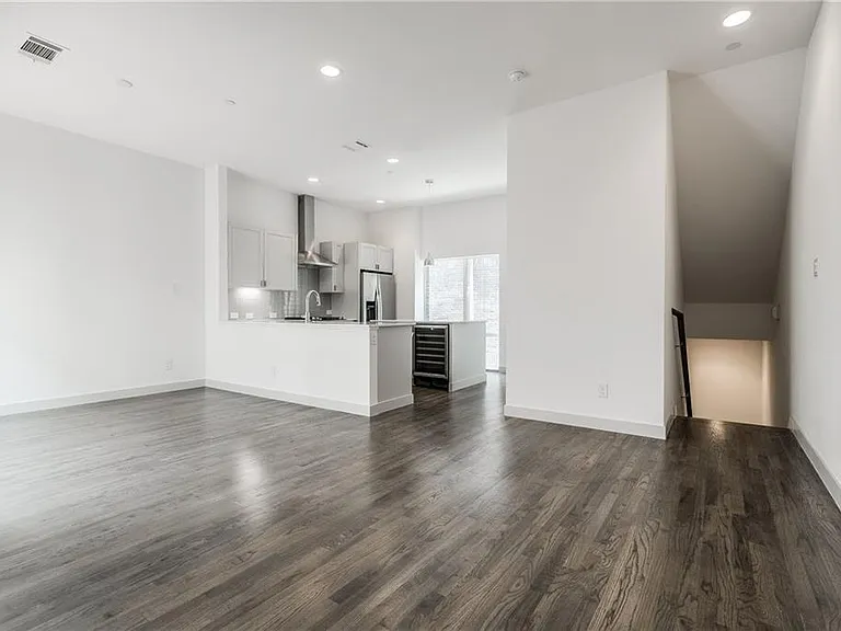 2290 N Fitzhugh Ave #20 — Photo 3