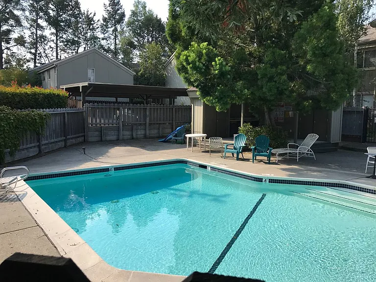 115 Ascot Ct — Photo 15