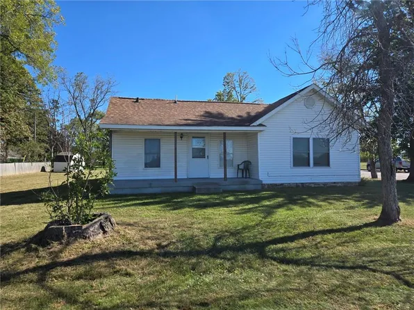 318 South Bush Brothers Drive, Augusta, WI 54722