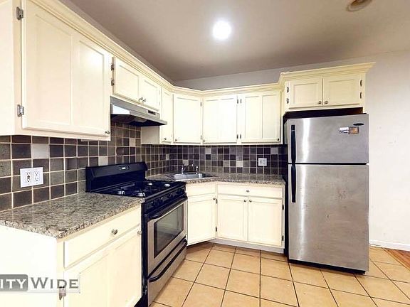 2nd image of 1099 2nd Ave #10