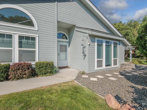 3-bedroom 55+ community home at 1823 Ray Ave, Caldwell, ID 83605