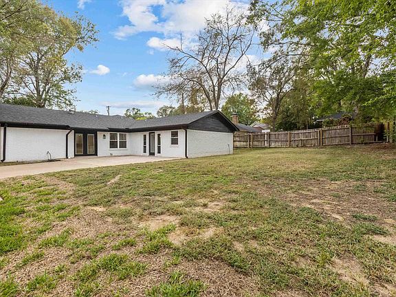 4th image of 700 Sweetgum Ln