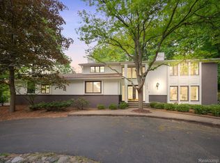1675 Kirkway Ln, Bloomfield Hills, MI 48302
